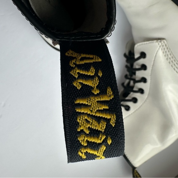 Dr martens woman’s white boots - Picture 4 of 14